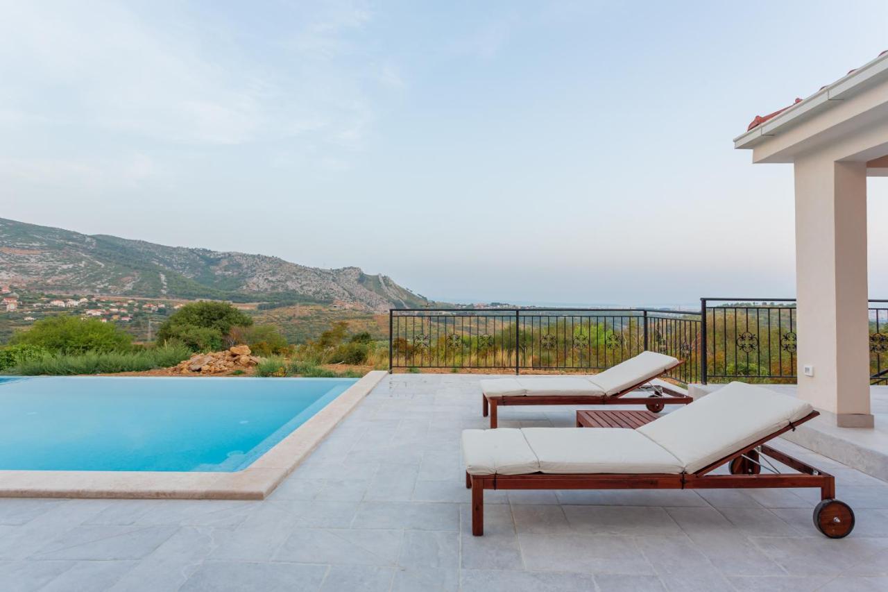 Secluded House - Guaranteed Privacy - Heated Pool Villa Klis Exteriör bild