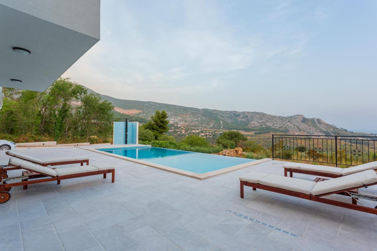 Secluded House - Guaranteed Privacy - Heated Pool Villa Klis Exteriör bild