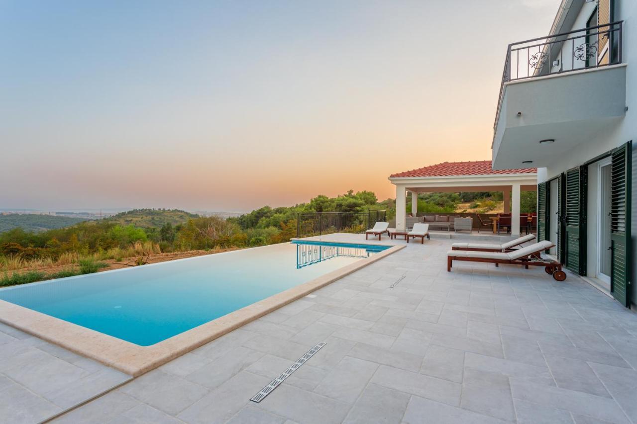 Secluded House - Guaranteed Privacy - Heated Pool Villa Klis Exteriör bild