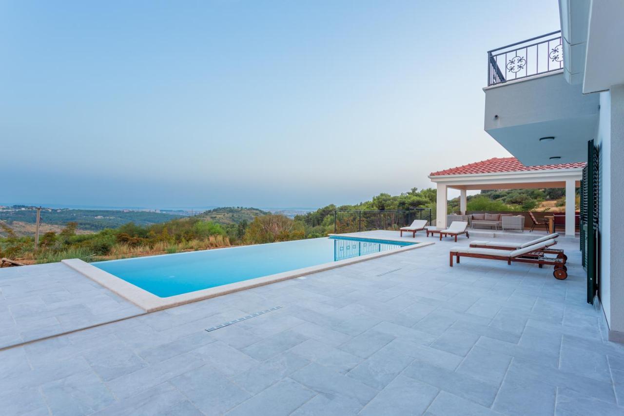 Secluded House - Guaranteed Privacy - Heated Pool Villa Klis Exteriör bild
