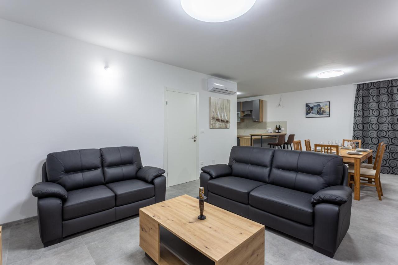 Secluded House - Guaranteed Privacy - Heated Pool Villa Klis Exteriör bild