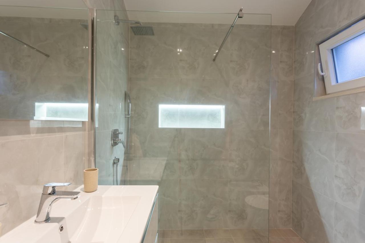 Secluded House - Guaranteed Privacy - Heated Pool Villa Klis Exteriör bild