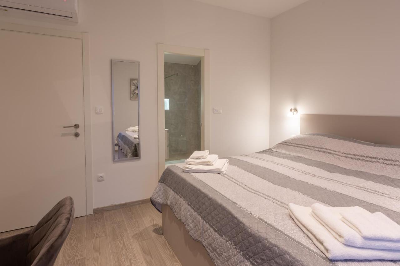 Secluded House - Guaranteed Privacy - Heated Pool Villa Klis Exteriör bild