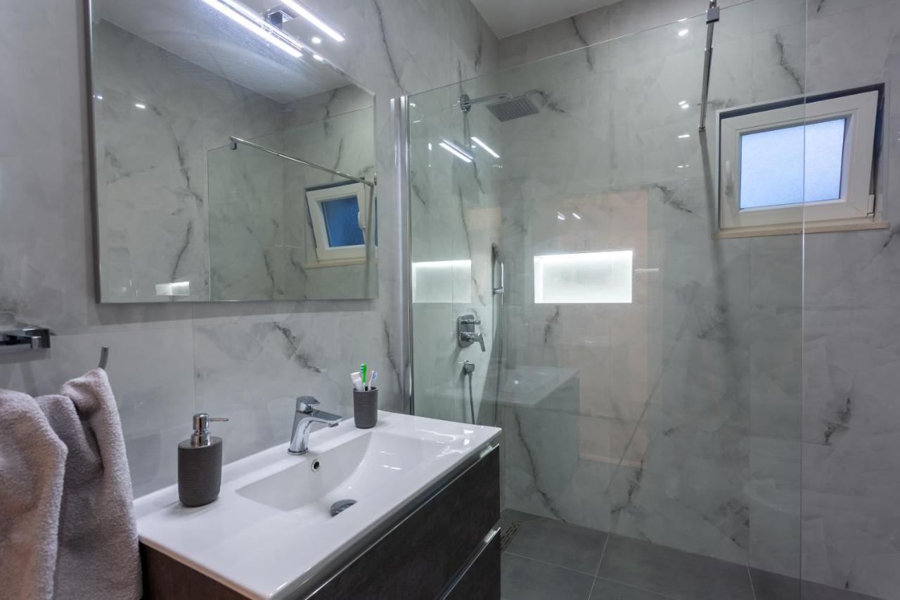 Secluded House - Guaranteed Privacy - Heated Pool Villa Klis Exteriör bild