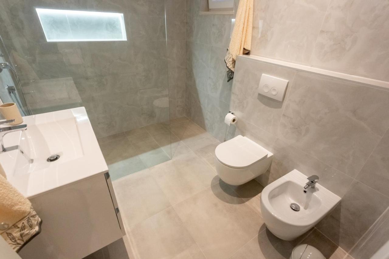 Secluded House - Guaranteed Privacy - Heated Pool Villa Klis Exteriör bild
