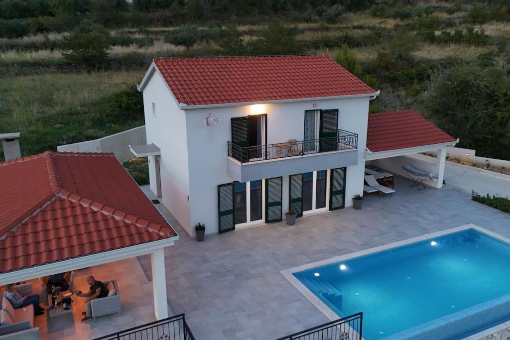 Secluded House - Guaranteed Privacy - Heated Pool Villa Klis Exteriör bild