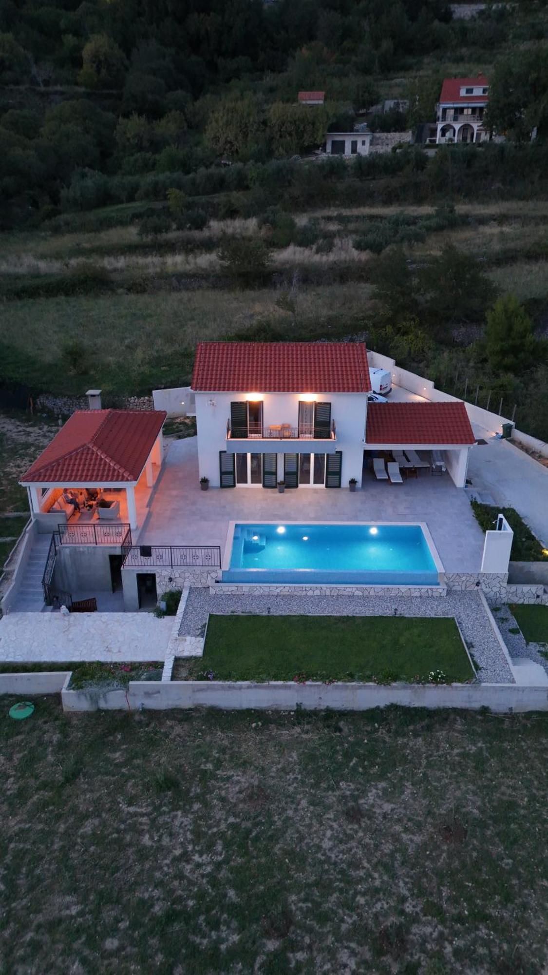 Secluded House - Guaranteed Privacy - Heated Pool Villa Klis Exteriör bild